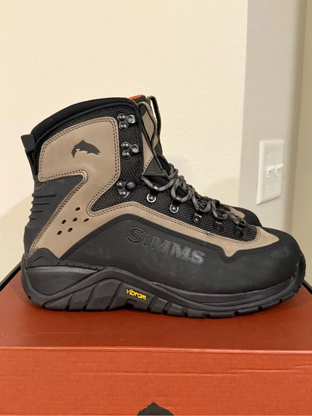 Simms NWB Men's Size 12 G3 Guide Boots Vibram Sole Fly Fishing Wading Outdoor